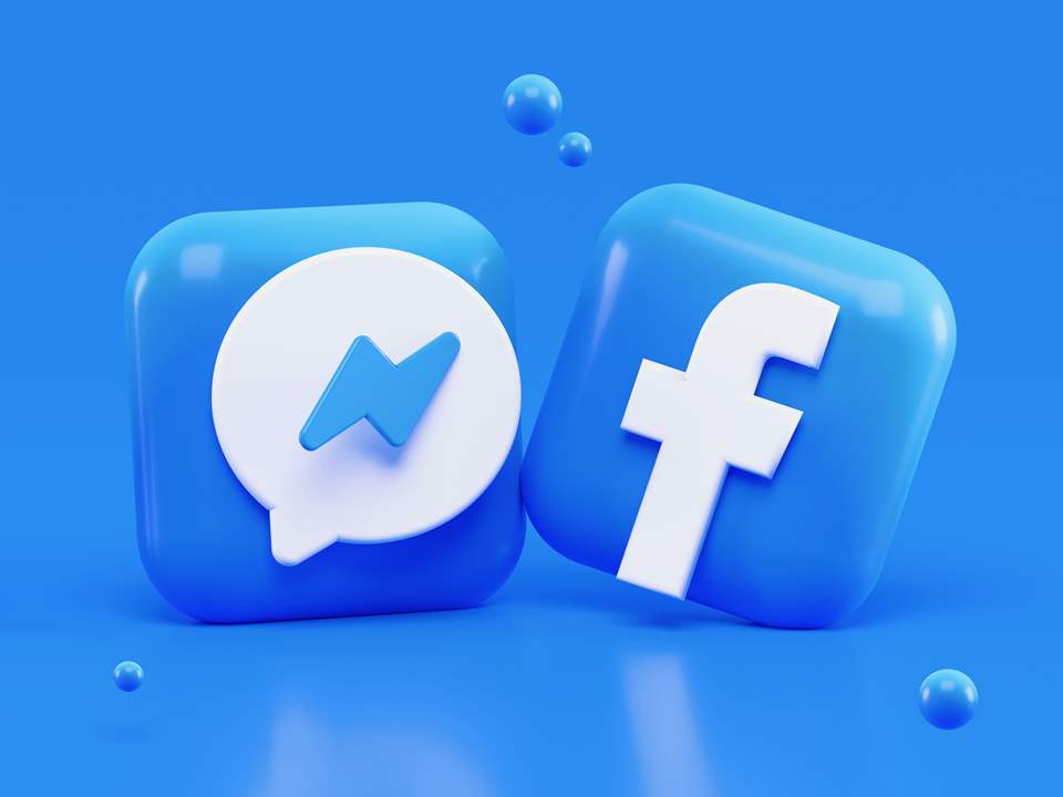 When should you post on Facebook to get maximum exposure?